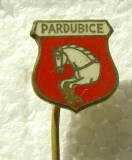 v621 INSIGNA PIN CALARIE PARDUBICE REPUBLICA CEHA 12 mm STARE EXCELENTA