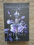 Si ma intunec. Saga Cuceritorului. Partea I. Carte Kiersten White. Roman beletristica