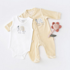 Set Broscuta cu salopeta si body din 80%bumbac organic si 20% poliester - Crem, BabyCosy (Marime: 3-6 Luni)