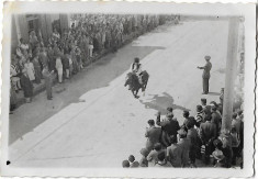 D273 Calaret manifestatie comunista 1948 Campulung Moldovenesc foto