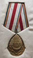 Rom&acirc;nia Medalia a 20 a aniversare a eliberării patriei 1944 1964 &icirc;n cutie