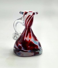 vtg burgundy și alb Vaza STICLA suflata manual semnata datata 2001 _ 125 mm