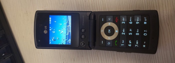 Telefon Rar Clapeta LG HB620T Black Livrare gratuita!