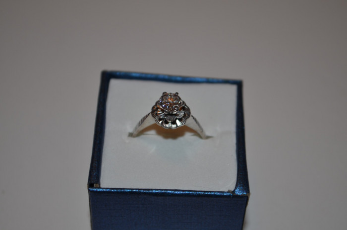 INEL AUR alb 18K + 1 DIAMANT = 0.70ct. - Model Solitaire - De logodna - Vintage!