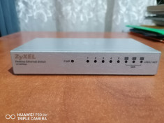 ZyXEL Switch 8 output 10/100 Mbps foto