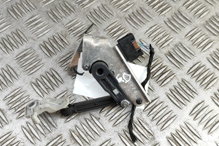 Senzor de nivel &icirc;nălțime dreapta spate BMW X7 G07 2023 OEM: 6895467 31086389