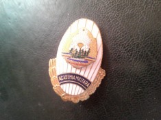 Insigna RSR Academia Militara , stema RSR , metal si email , h=4,2cm