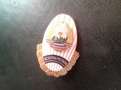 Insigna RSR Academia Militara , stema RSR , metal si email , h=4,2cm foto