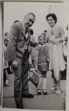 Foto de familie Dinu Săraru scriitor, om de teatru 14x9 cm scoala educatie