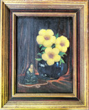 Cumpara ieftin Statuetă budistă şi vază cu flori galbene - pictură veche semnată şi datată 1937, Natura statica, Ulei, Realism