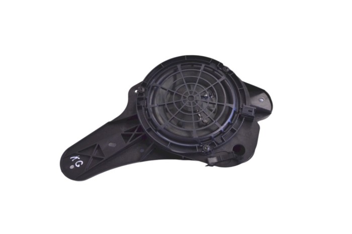 Difuzor ușă st&acirc;nga spate PEUGEOT 3008 SUV 2018 OEM: 9813827180 15418990