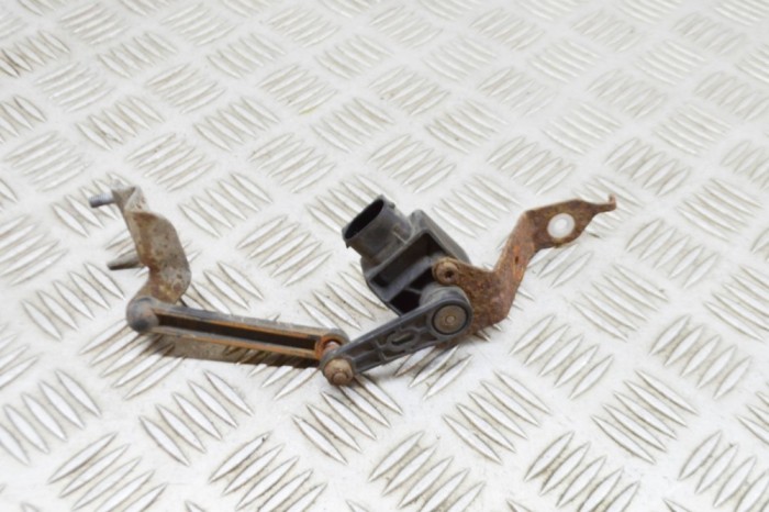 Senzor de nivel &icirc;nălțime st&acirc;nga spate BMW 4 Coupe F32, F82 2015 OEM: 6860843 | 21419266