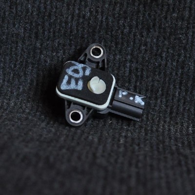 Senzor de impact st&amp;acirc;nga față VW EOS 1F7, 1F8 2008 OEM: 1Q0955557 1520476 foto
