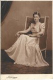 108PMD T&acirc;nără &icirc;n ținută elegantă, studio Foto Royal Buzdugan București, perioada regalității