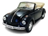 Macheta Volkswagen Beetle cabrio 1960 scara 1/24 negru