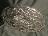 arta / Design - Platou oval din sticla presata model vintage anii 70 !