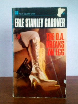 Erle Stanley Garner &amp;ndash; The D.A. Breaks An Egg (in limba engleza) foto