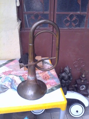 Goarna Trompeta.Trombon Vechi foto