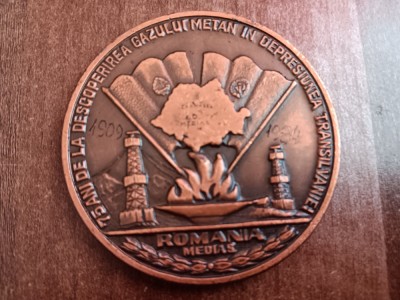 QW1 135 - Medalie - industria gaziera 75 ani descoperirea gazului Transilvania foto