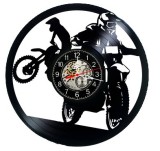 Ceas de perete decorativ realizat din disc de vinil, Model Motocros Enduro Motocicleta Off-Road Cascadorie, Negru, 30 cm
