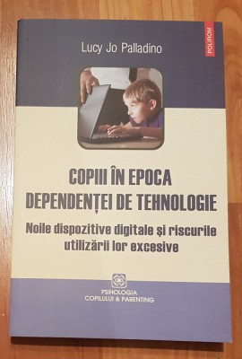 Copiii in epoca dependentei de tehnologie de Lucy Jo Pallaino foto