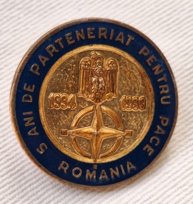 5 ani de Parteneriat pt Pace Romania NATO teatrul de operatiuni militare insigna foto