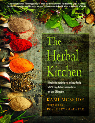 The Herbal Kitchen: Bring Lasting Health to You and Your Family with 50 Easy-To-Find Common Herbs and Over 250 Recipes foto