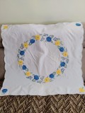 Față de masă, broderie aplicata model floral