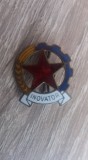 M3 K 28 - Insigna - Tematica tehnologie - comunism - Steaua rosie - Inovator, Romania de la 1950