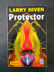 LARRY NIVEN - PROTECTOR foto