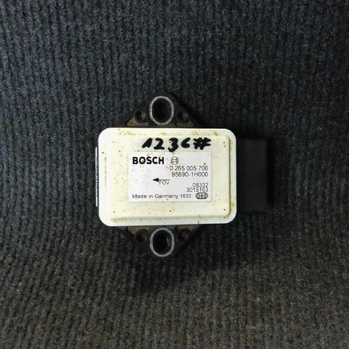 Senzor de accelerație HYUNDAI i30 FD 2009 OEM: 95690-1H0000265005700 1961827