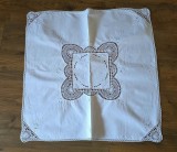 FATA DE MASA VINTAGE DIN BUMBAC CU MODEL BRODERIE SI CROSET INSERAT