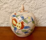 VAS CU CAPAC DIN PORTELAN- PICTAT MANUAL H23cm