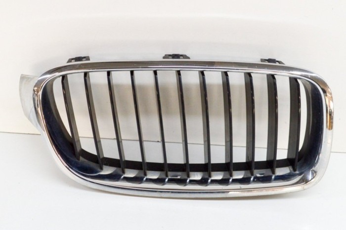 Grila dreapta față BMW 3 F30, F80 2018 OEM: 7405836,7255412,7263480,7263482 17894676