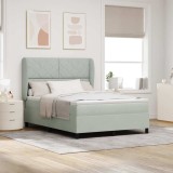 Cumpara ieftin Pat cu arcuri cu headboard Gri deschis 200 x 140 cm Catifea