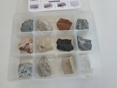12 Pietere de colectie, minerale colectie foto