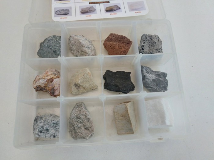 12 Pietere de colectie, minerale colectie