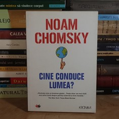 NOAM CHOMSKY - CINE CONDUCE LUMEA ? , 2018 * foto