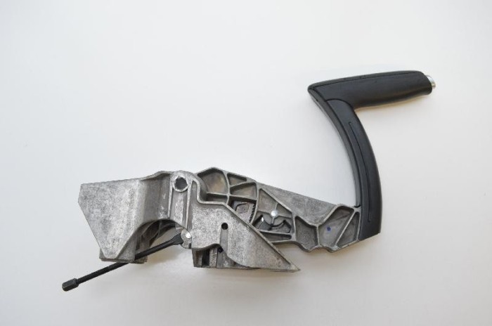 M&acirc;ner fr&acirc;nă de m&acirc;nă AUDI A3 8P1 2006 OEM: 8P0711303C,1J0947561 | 1857518
