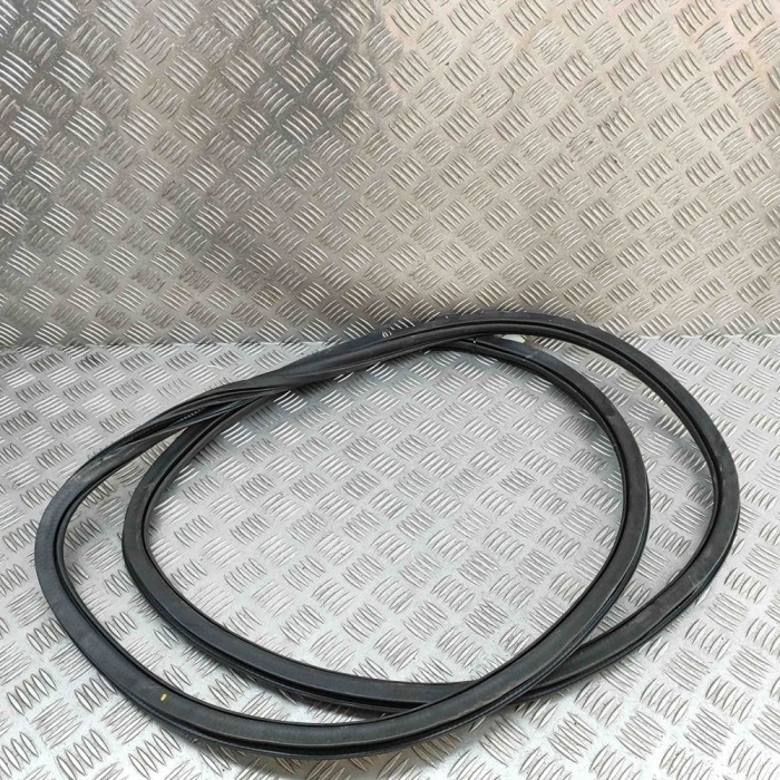 Garnitura ușă dreapta față AUDI Q7 4M 2016 OEM: 4M0831721D