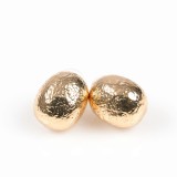 Cercei aurii cu aspect metalic si design oval