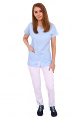 Costum medical bleu cu alb, bluza cu fermoar cambrata, trei buzunare aplicate si pantaloni albi cu elastic. XS foto