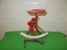 BALANTA veche de posta , CANTAR de scrisori , functional , doua scale , CONCAV , 0 - 500 g