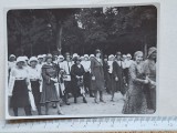 Fotografie interbelică femei cu pălării cloche și ii &ndash; anii 1930 &ndash; 8,5&times;12 cm