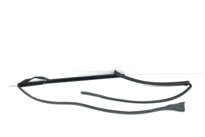 Bandou superior ușă dreapta spate LAND ROVER DISCOVERY V L462 2017 OEM: HY32-255A60-AB,HY32-250A20-A 22809317