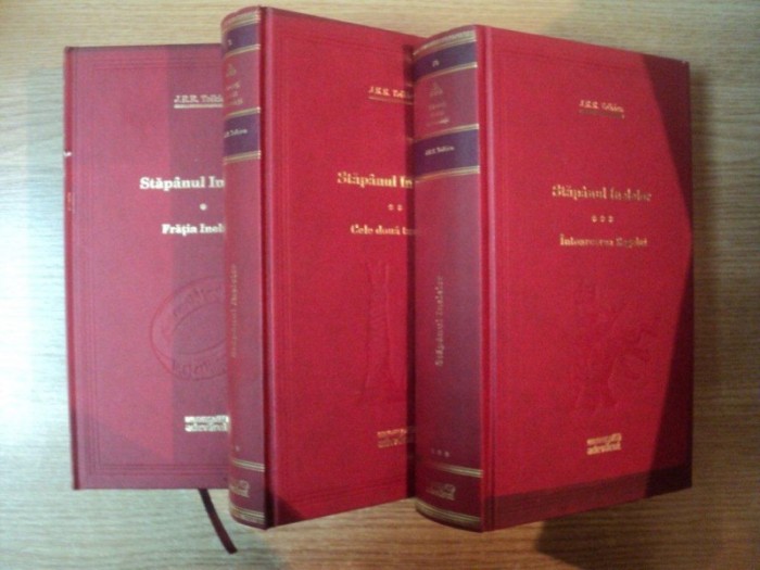 STAPANUL INELELOR , FRATIA INELULUI , VOL. I - III de J. R. R. TOLKIEN * BIBLIOTECA ADEVARUL , *PREZINTA MICI PETE PE BLOCUL DE FILE