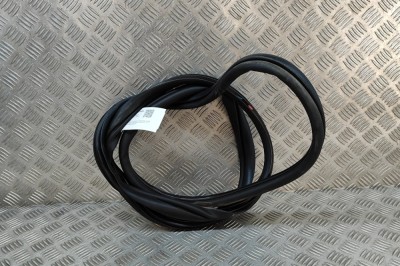 Garnitura ușă dreapta spate HYUNDAI TUCSON NX4E, NX4A 2024 OEM: 83120-N7000 | 26682595 foto