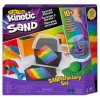 Kinetic Sand Sandisfactory Set Joaca, 907g Nisip Kinetic 4 Culori, 10 Accesorii, Joc Creativ Modelaj, Baieti Fete Copii, +3 Ani