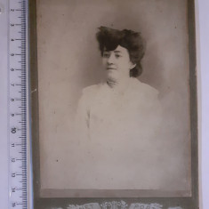 Fotografie cu doamnă din Piatra Neamț în 1903
