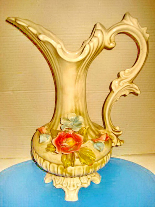 5354- Carafa mare ceramica veche, model deosebit cu defecte, perioada 1900.